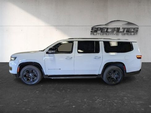 Used 2025 Jeep Wagoneer L Series II w/ 8-pass Seating Package AWD/4WD image 7