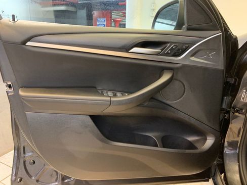 Used 2025 BMW X4 xDrive30i AWD/4WD image 16