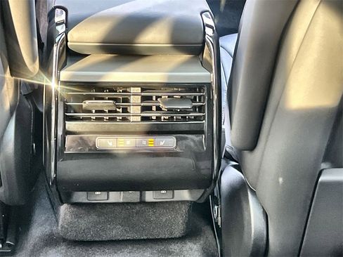 Used 2025 Land Rover Range Rover Sport SE image 16