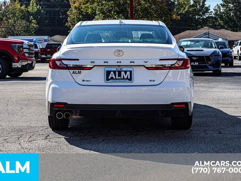Used 2025 Toyota Camry SE image 12