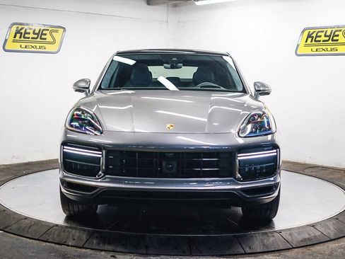 Used 2022 Porsche Cayenne Turbo image 6