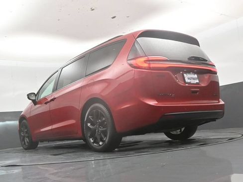 Used 2025 Chrysler Pacifica Limited FWD image 44