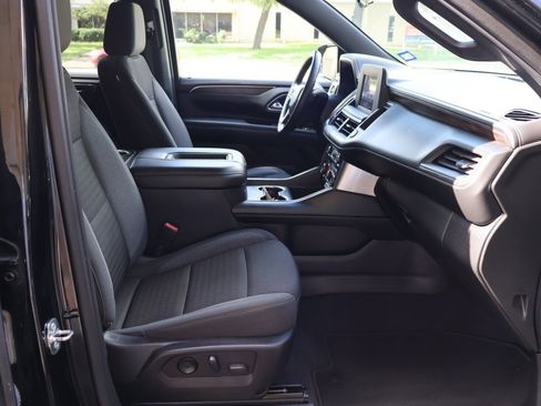 Used 2023 Chevrolet Suburban LS RWD image 17