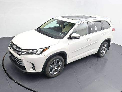 Used 2019 Toyota Highlander AWD V6 image 12