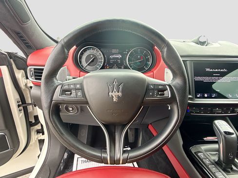 Used 2022 Maserati Levante GT AWD/4WD image 38