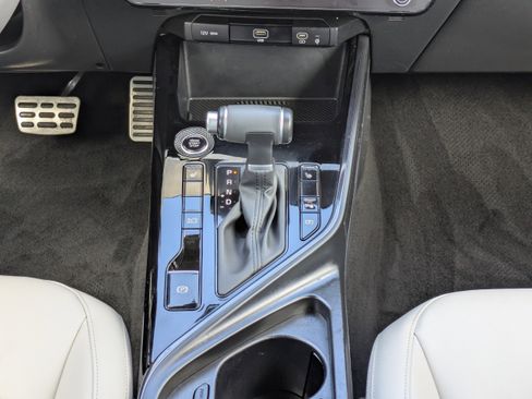 Certified 2024 Kia Niro EX Touring image 22