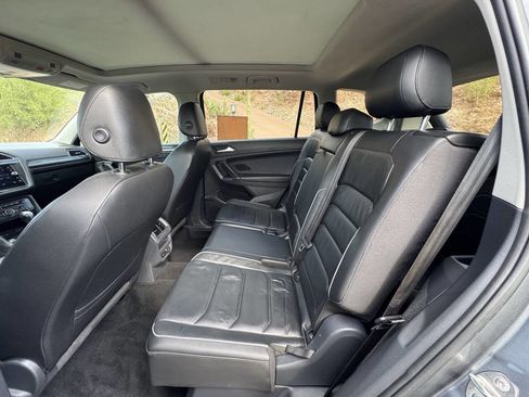 Used 2018 Volkswagen Tiguan SEL Premium w/ 3rd Row Seat Package image 15