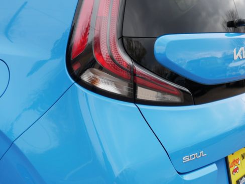Certified 2024 Kia Soul S FWD image 17