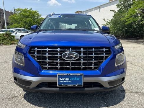 Used 2024 Hyundai Venue SEL FWD image 2