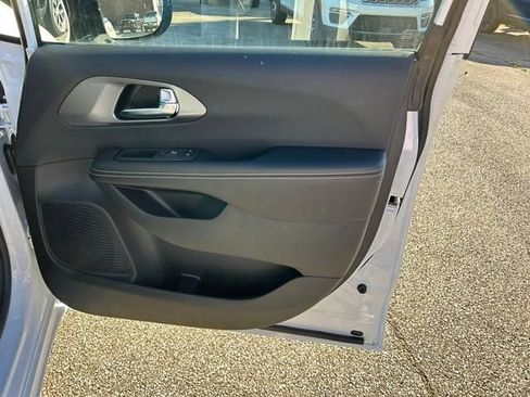 New 2026 Chrysler Voyager LX image 30