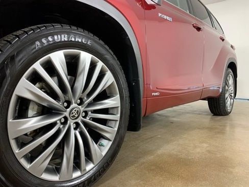 Used 2021 Toyota Highlander Platinum image 2