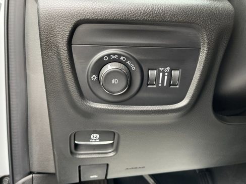 New 2025 Jeep Grand Cherokee L Limited w/ Luxury Tech Group II image 32