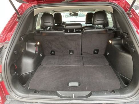 Used 2017 Jeep Cherokee Latitude w/ True North Edition image 9