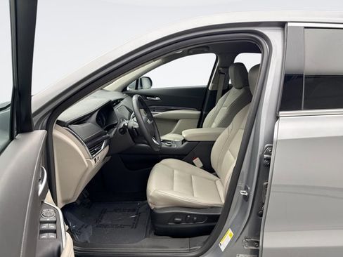 Used 2023 Cadillac XT4 Luxury w/ Cold Weather Package image 11