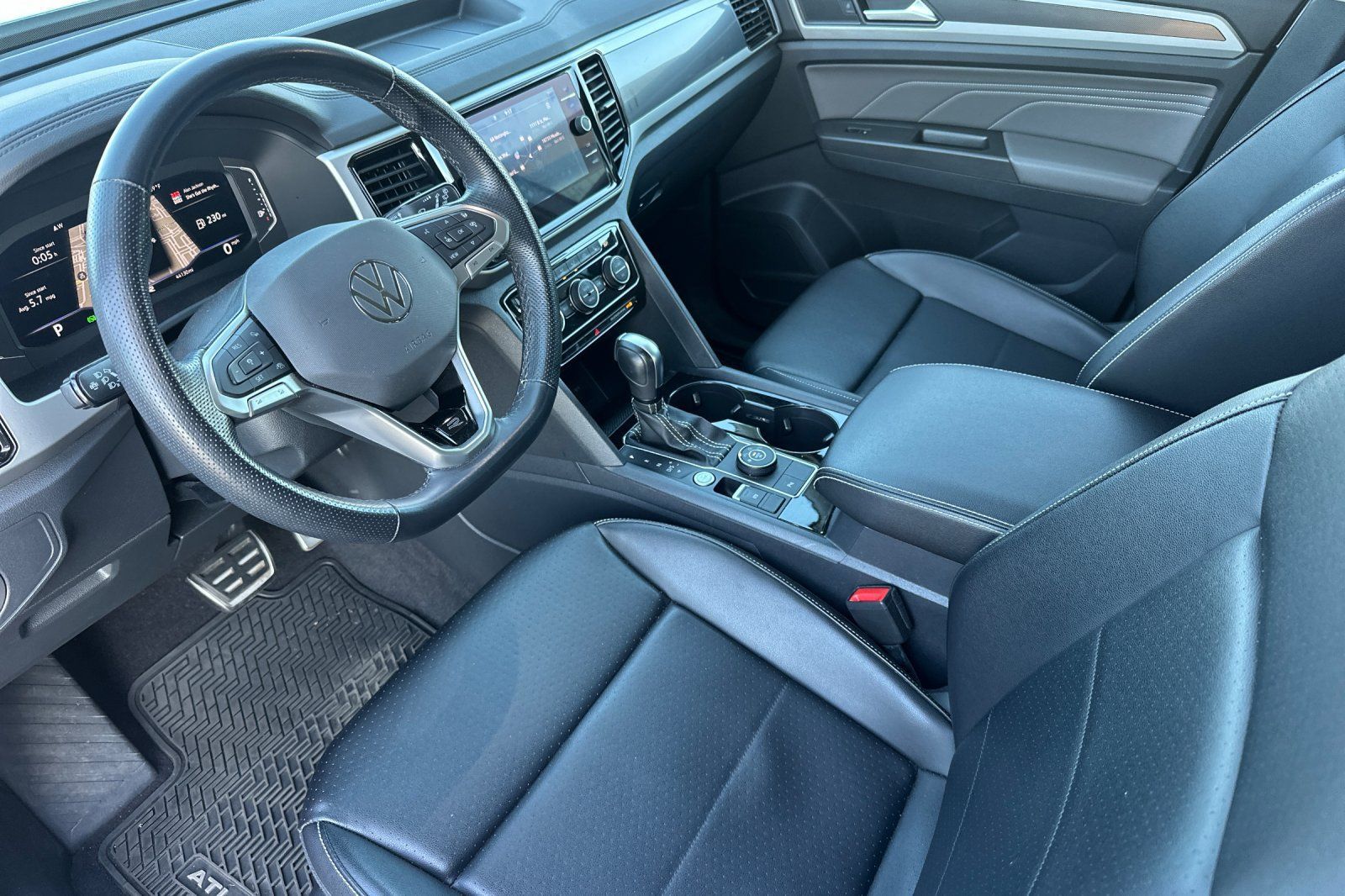 Used 2022 Volkswagen Atlas SEL R-Line AWD/4WD image 10