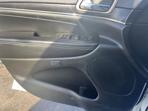 Used 2014 Jeep Grand Cherokee Limited w/ Trailer Tow Group IV image 12