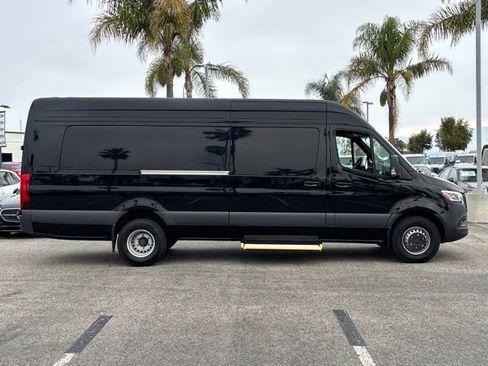 Used 2024 Mercedes-Benz Sprinter 3500 image 2