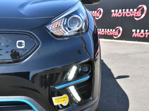Used 2022 Kia Niro EX FWD image 11