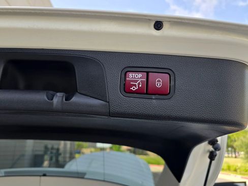 Used 2018 Mercedes-Benz GLC 300 4MATIC image 12
