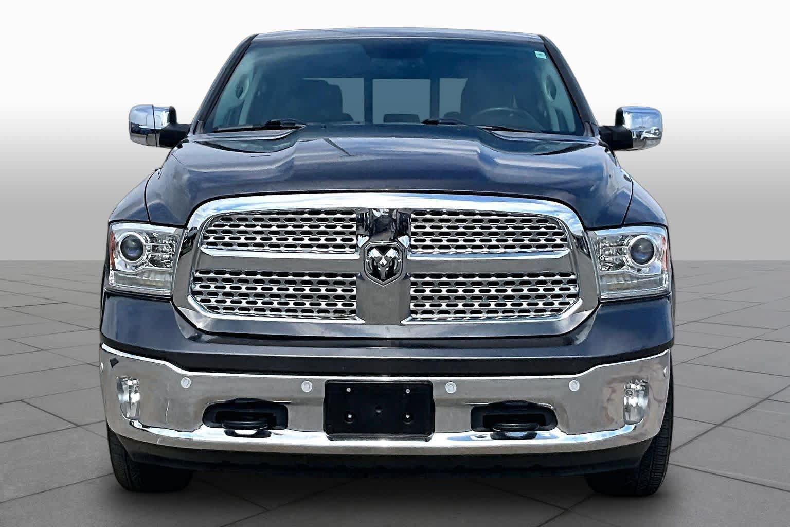 Used 2018 RAM 1500 Laramie w/ Convenience Group AWD/4WD image 4