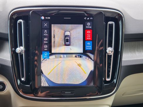 Used 2026 Volvo XC40 B5 Plus w/ Protection Package Premier AWD/4WD image 27