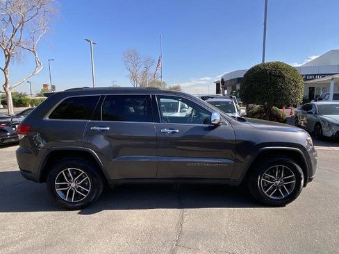 Used 2018 Jeep Grand Cherokee Limited w/ Luxury Group II image 2