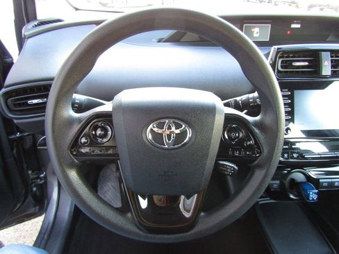 Used 2022 Toyota Prius LE image 6