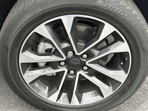 Used 2022 Jeep Grand Cherokee Overland w/ Advanced Protech Group III image 7