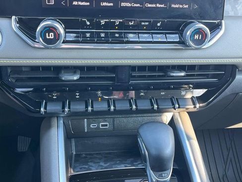 Certified 2024 Chevrolet Colorado ZR2 w/ Technology Package AWD/4WD image 32