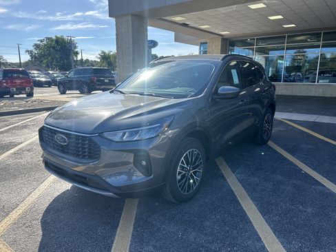 New 2025 Ford Escape SE image 3