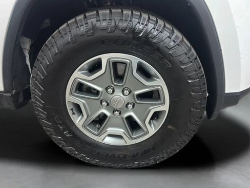 Used 2018 Jeep Grand Cherokee Laredo AWD/4WD image 29