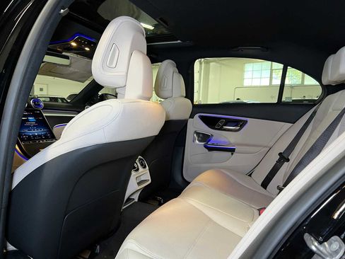 Used 2025 Mercedes-Benz C 300 4MATIC Sedan image 17