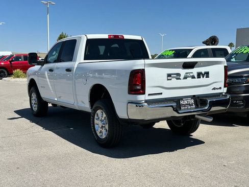 New 2026 RAM 2500 Big Horn AWD/4WD image 4
