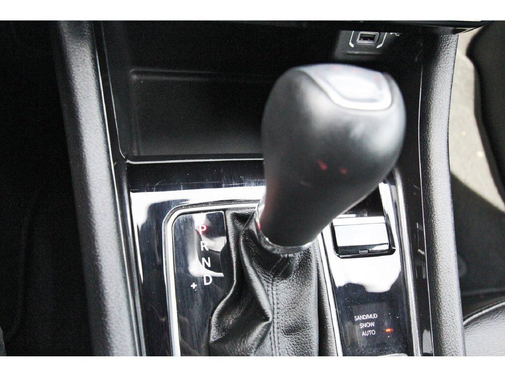 Used 2024 Jeep Compass Latitude w/ Sun and Sound Group AWD/4WD image 27