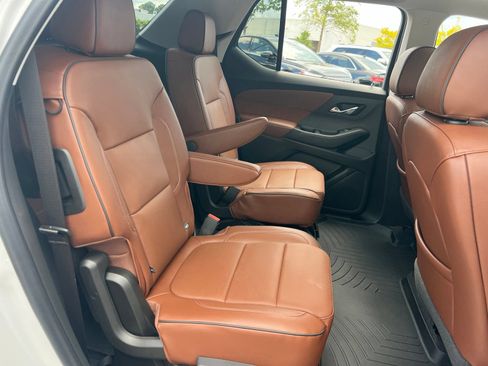 Used 2021 Chevrolet Traverse High Country FWD image 39