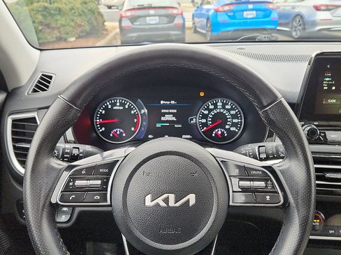 Used 2022 Kia Seltos SX w/ Sunroof Package image 20