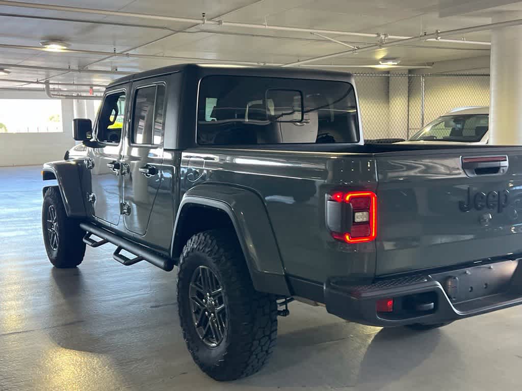 Used 2024 Jeep Gladiator Sport AWD/4WD image 6