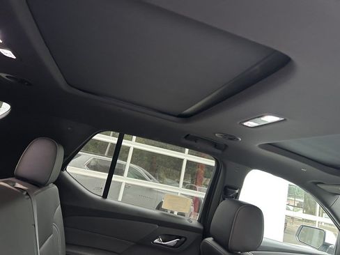 Used 2023 Chevrolet Traverse LT w/ LT Premium Package AWD/4WD image 20