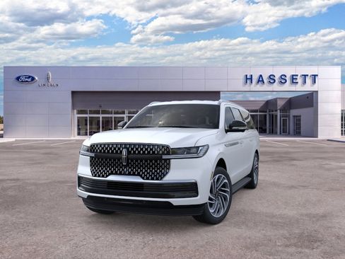 New 2026 Lincoln Navigator L Premier AWD/4WD image 2