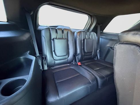 Used 2018 Ford Explorer XLT w/ Equipment Group 202A AWD/4WD image 20