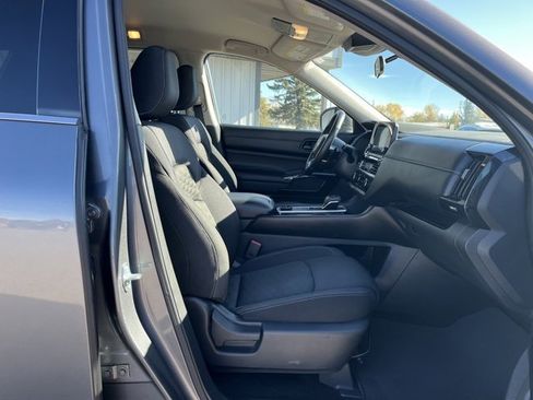 Used 2024 Nissan Pathfinder SV image 29