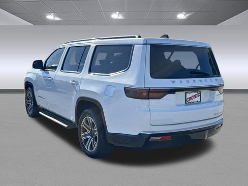 Used 2024 Jeep Wagoneer Series II w/ Flexible Seating Group RWD image 5