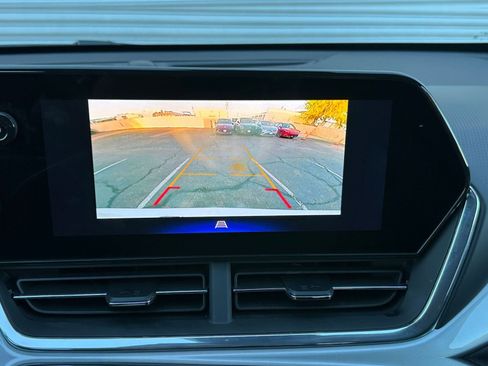 Used 2025 Chevrolet Trax LT image 17