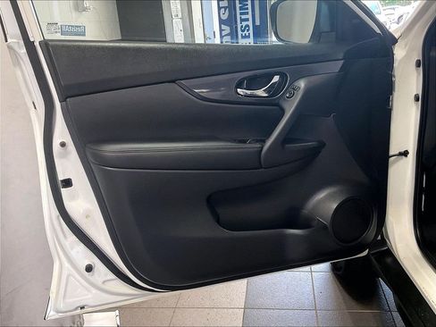 Used 2019 Nissan Rogue SV AWD/4WD image 9