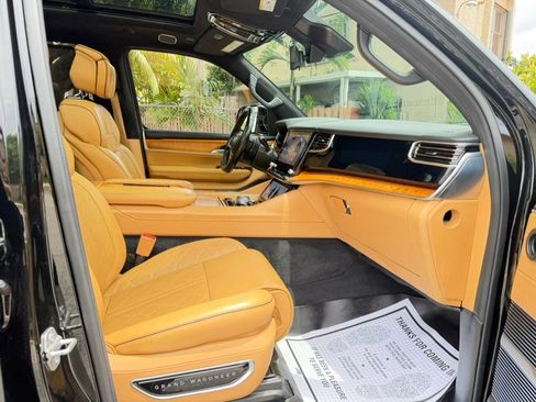 Used 2022 Jeep Grand Wagoneer Series III w/ Rear Seat Video Group 1 AWD/4WD image 45