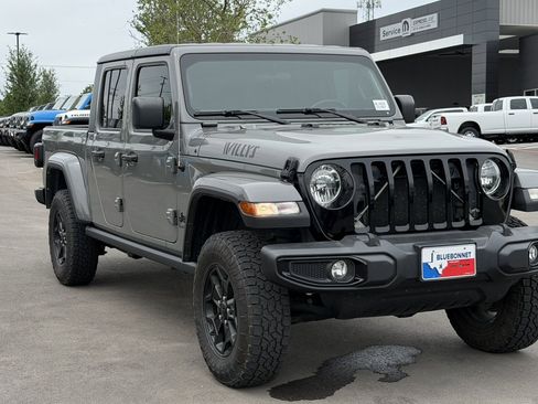 Used 2022 Jeep Gladiator Sport AWD/4WD image 3