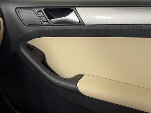 Used 2017 Volkswagen Jetta SE image 26