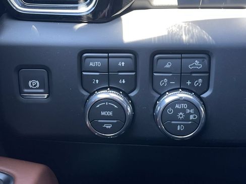 New 2026 GMC Sierra 2500 Denali Ultimate AWD/4WD image 18