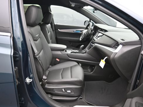 New 2026 Cadillac XT5 Luxury image 13