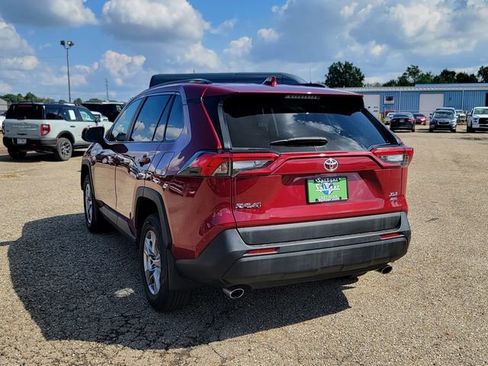 Used 2022 Toyota RAV4 XLE image 8